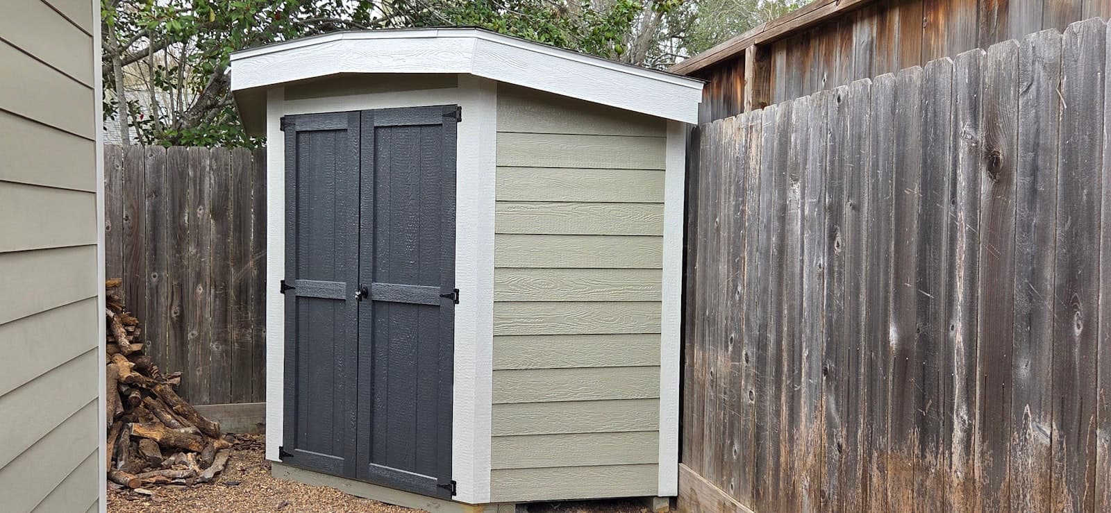 A shed Dave built, photographed on site